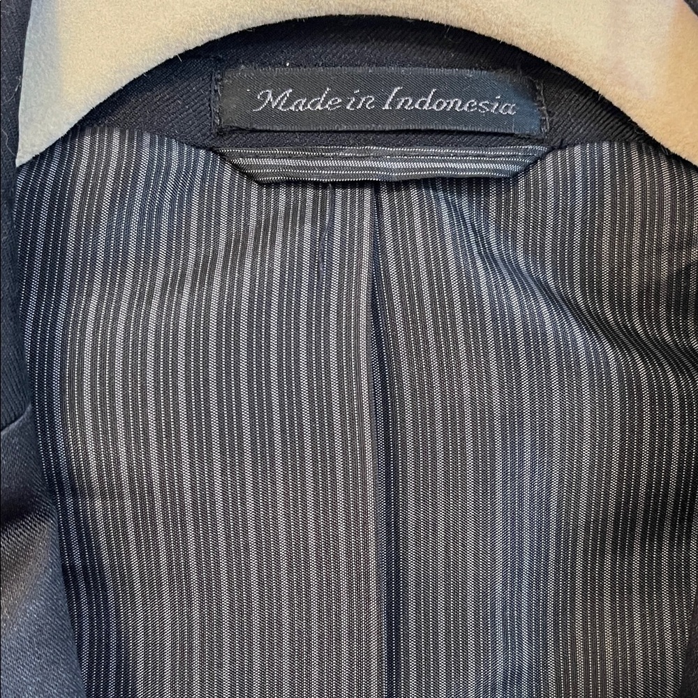NWOT Calvin Klein 100% Wool Slim Fit Classic Black Blazer Satin Accent, Size 10 - Picture 3 of 12